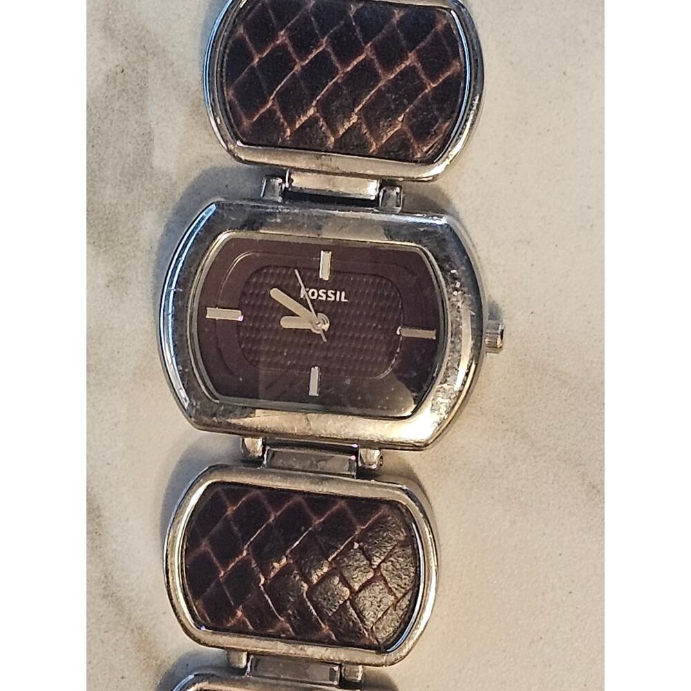 Women's FOSSIL Watch ES-2296 Silver Tone Stainless Leather Band Needs Battery